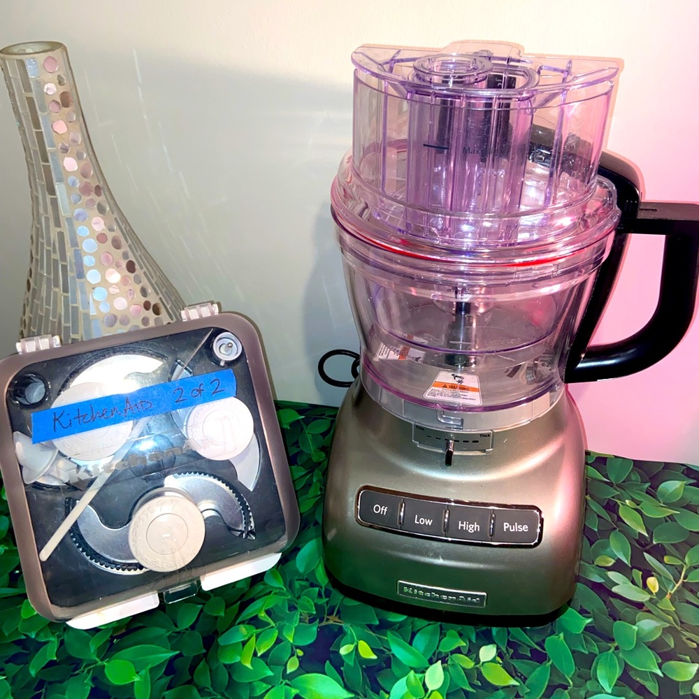 Used KitchenAid KFP1333 13 Cups Food Processor with attachments